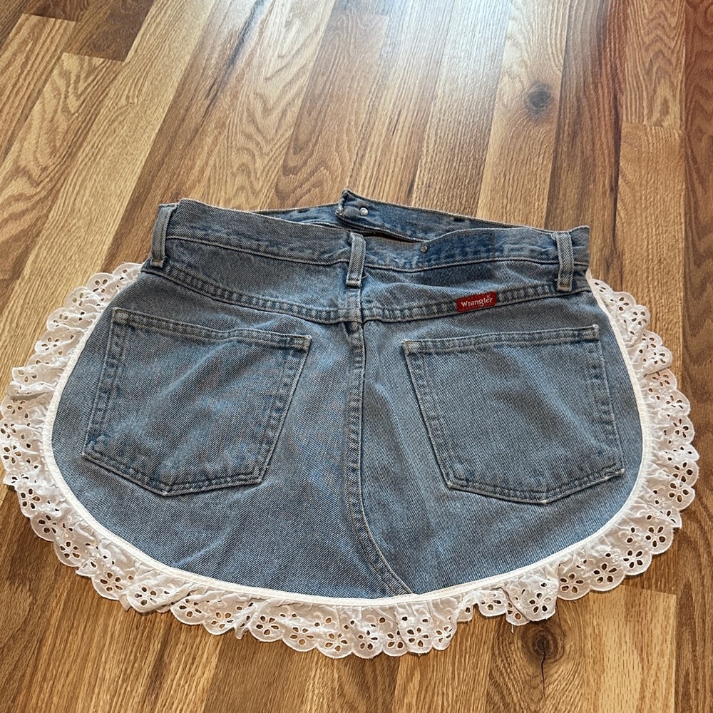 Wrangler Blue Denim Apron with White Lace Small